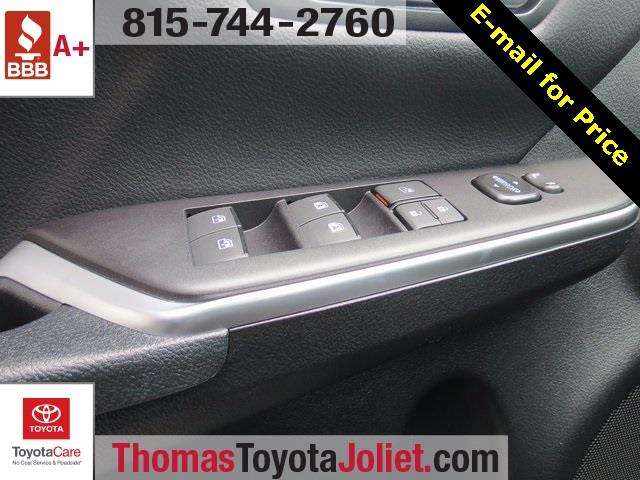 2017 Toyota Camry SE 4dr Sedan